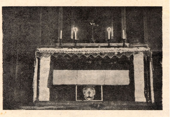 La Sacra Sindone a Montevergine, sotto l'altare del Corretto da notte.